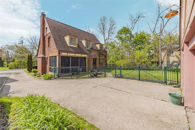 15 Miami Road, Pontiac, MI 48341