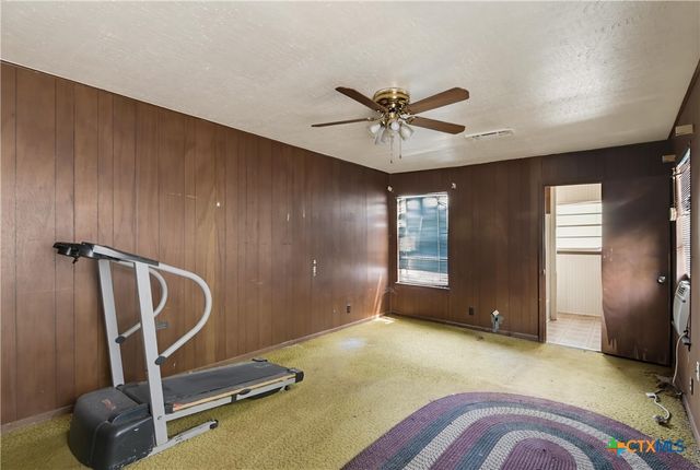 924 Lake Drive, Seguin, TX 78155