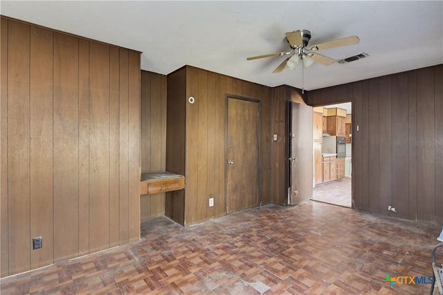924 Lake Drive, Seguin, TX 78155