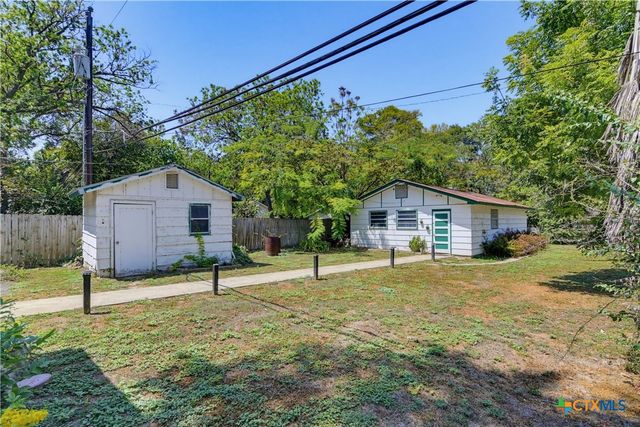 924 Lake Drive, Seguin, TX 78155