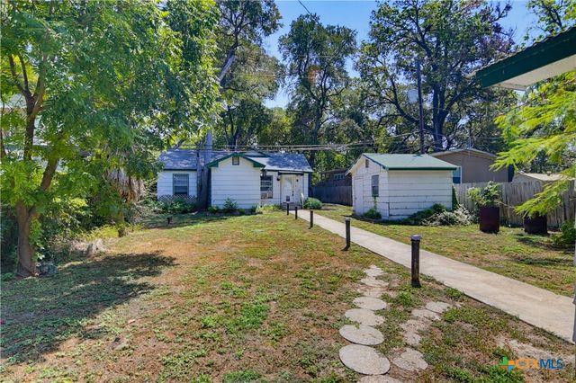 924 Lake Drive, Seguin, TX 78155