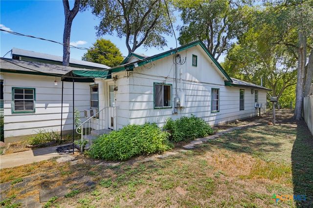924 Lake Drive, Seguin, TX 78155