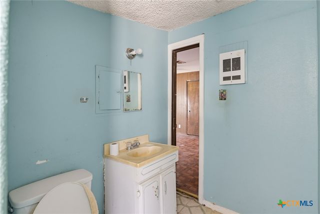924 Lake Drive, Seguin, TX 78155