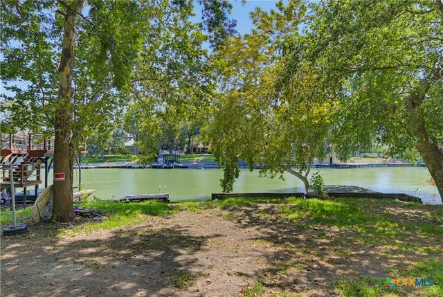 924 Lake Drive, Seguin, TX 78155