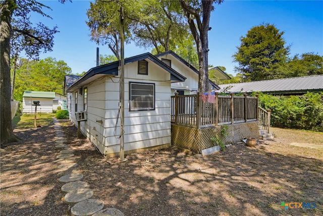 924 Lake Drive, Seguin, TX 78155