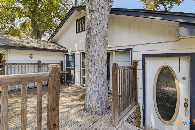 924 Lake Drive, Seguin, TX 78155