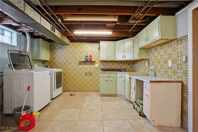 3255 Woodlawn Drive, Parma, OH 44134