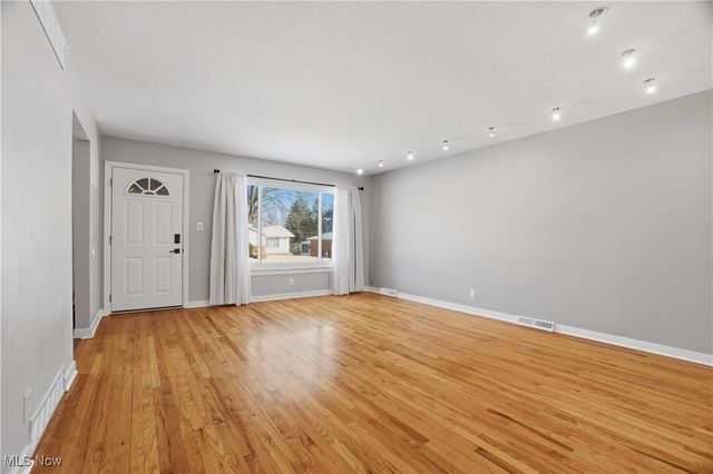 3255 Woodlawn Drive, Parma, OH 44134