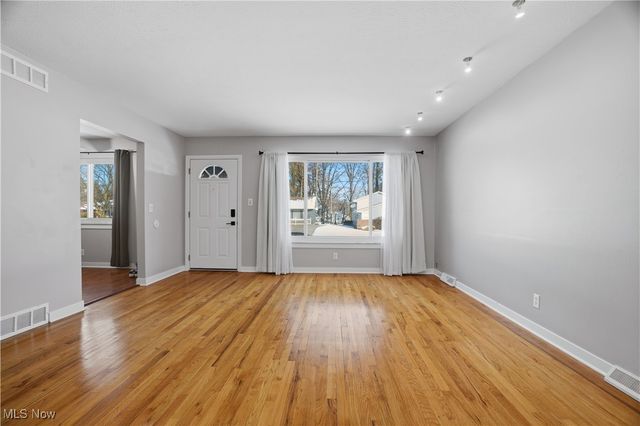 3255 Woodlawn Drive, Parma, OH 44134