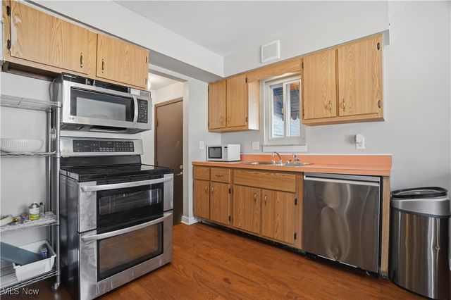 3255 Woodlawn Drive, Parma, OH 44134