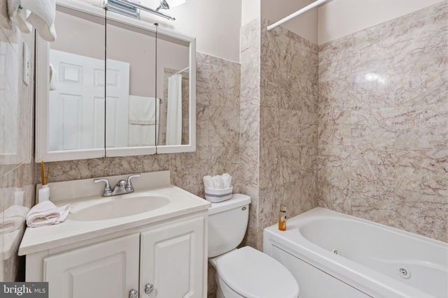 1111 KENT LN, Philadelphia, PA 19115