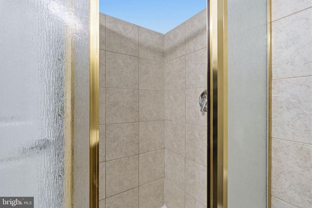 1111 KENT LN, Philadelphia, PA 19115