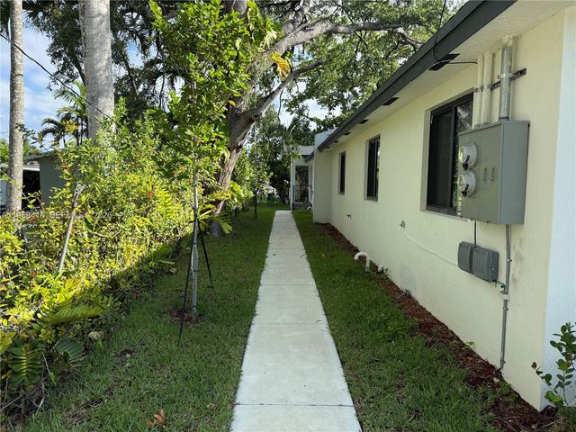 210 SW 3rd St, Florida City, FL 33034