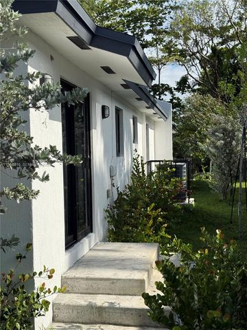 210 SW 3rd St, Florida City, FL 33034