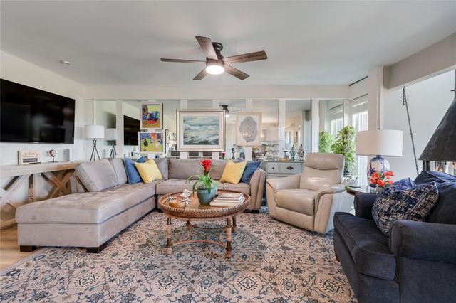 239 VENTURE BLVD S, Point Venture, TX 78645