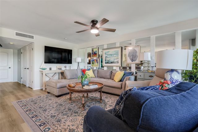 239 VENTURE BLVD S, Point Venture, TX 78645