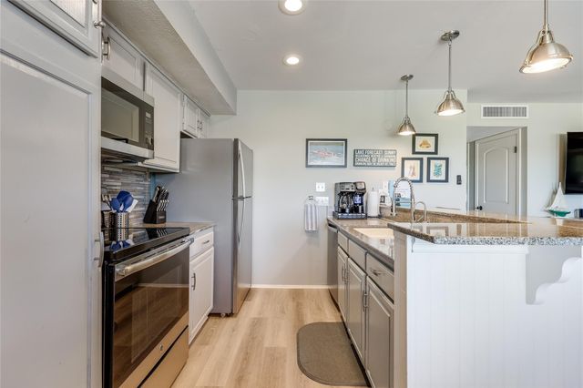 239 VENTURE BLVD S, Point Venture, TX 78645