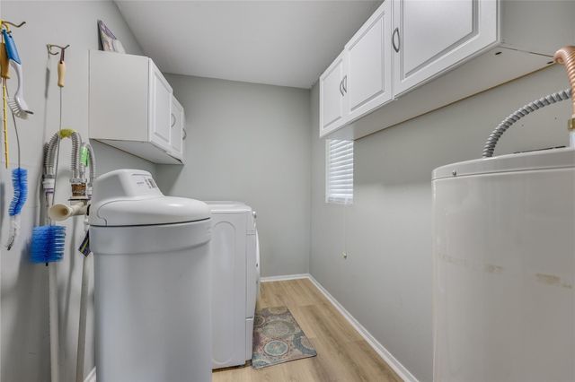 239 VENTURE BLVD S, Point Venture, TX 78645