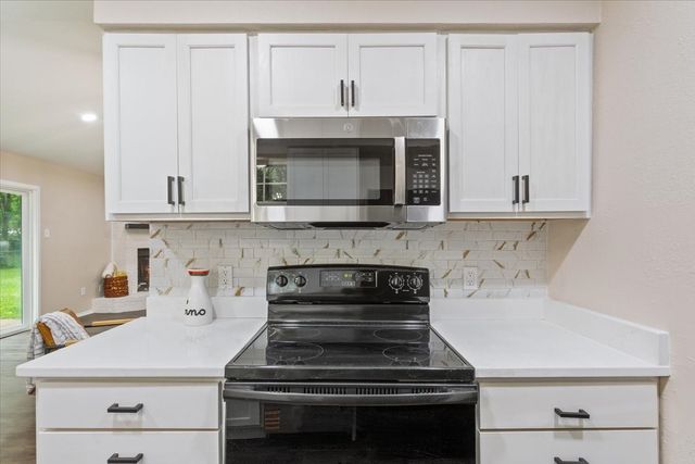 329 Applewood Lane, Hewitt, TX 76643