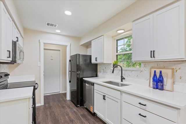 329 Applewood Lane, Hewitt, TX 76643