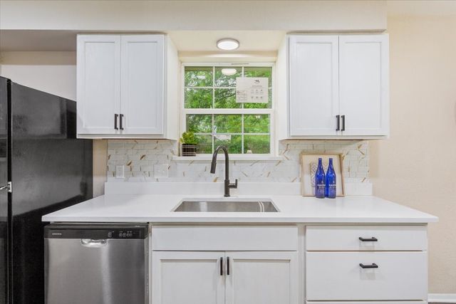 329 Applewood Lane, Hewitt, TX 76643