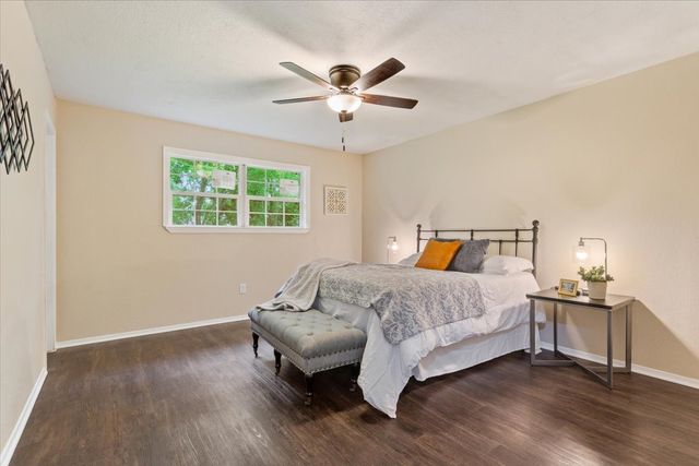329 Applewood Lane, Hewitt, TX 76643