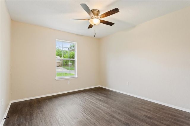 329 Applewood Lane, Hewitt, TX 76643