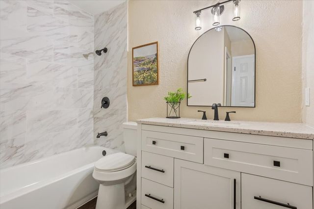 329 Applewood Lane, Hewitt, TX 76643