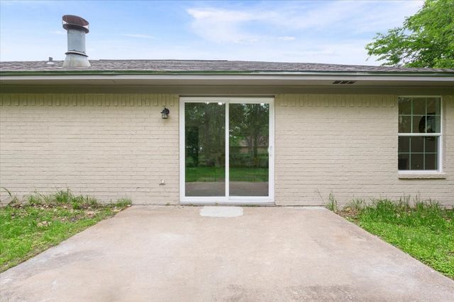 329 Applewood Lane, Hewitt, TX 76643
