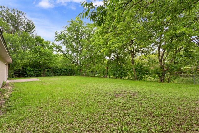 329 Applewood Lane, Hewitt, TX 76643