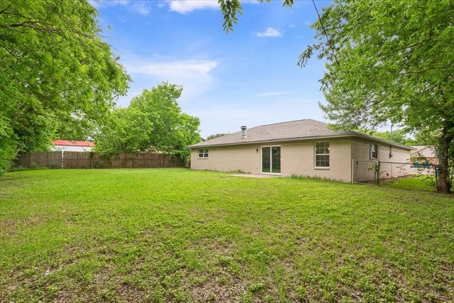329 Applewood Lane, Hewitt, TX 76643