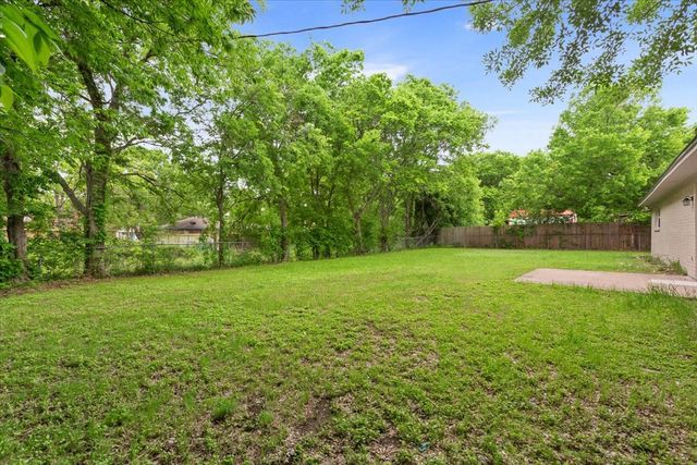 329 Applewood Lane, Hewitt, TX 76643