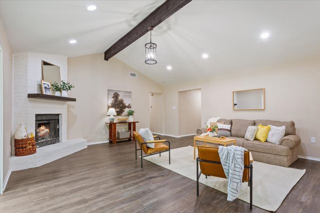 329 Applewood Lane, Hewitt, TX 76643