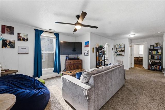 304 E Forest Street, Harrisonville, MO 64701