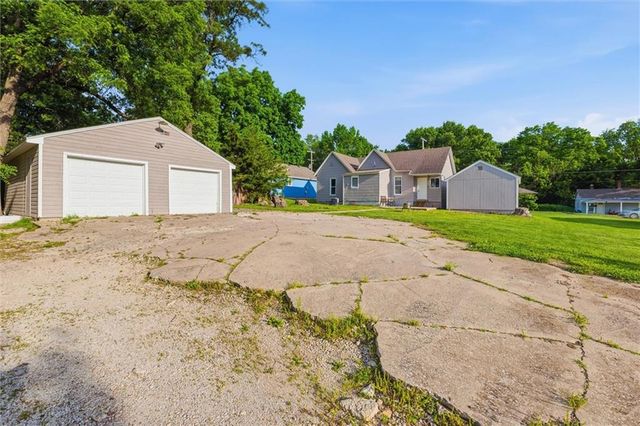 304 E Forest Street, Harrisonville, MO 64701