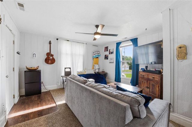 304 E Forest Street, Harrisonville, MO 64701