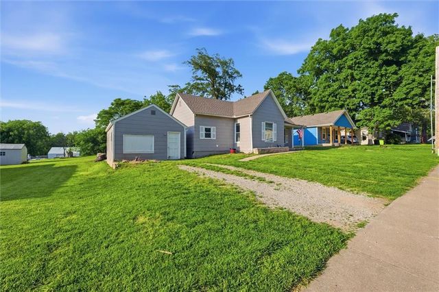 304 E Forest Street, Harrisonville, MO 64701