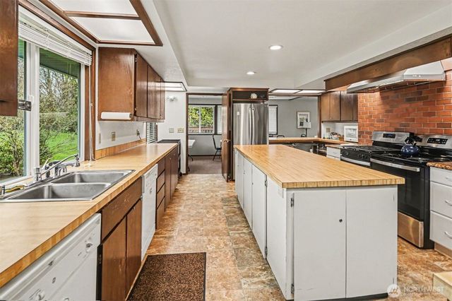 17308 Woodcrest Drive NE, Bothell, WA 98011