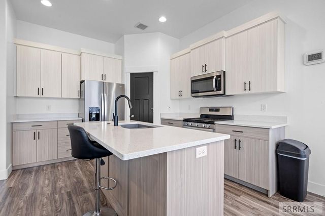 4322 N Hemingway Avenue, Idaho Falls, ID 83401