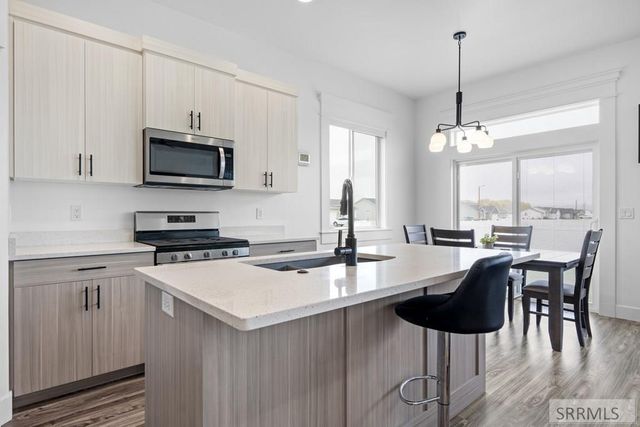 4322 N Hemingway Avenue, Idaho Falls, ID 83401