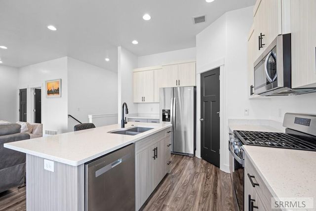 4322 N Hemingway Avenue, Idaho Falls, ID 83401