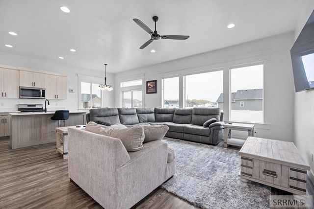 4322 N Hemingway Avenue, Idaho Falls, ID 83401