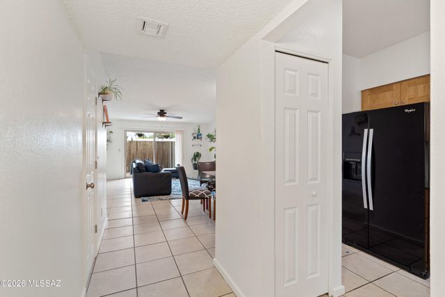 782 S Pantano Road, Tucson, AZ 85710