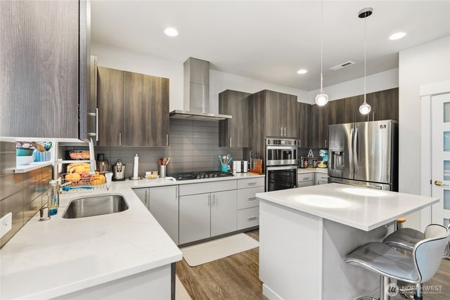 26029 242nd Place SE, Maple Valley, WA 98038