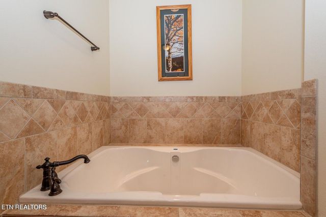 211 Bishop Cap Circle, Townsend, TN 37882