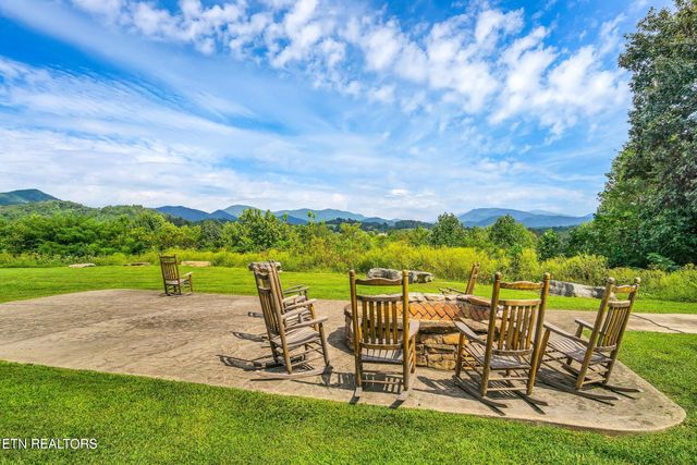 211 Bishop Cap Circle, Townsend, TN 37882