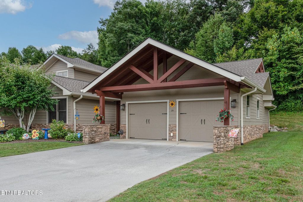 211 Bishop Cap Circle, Townsend, TN 37882