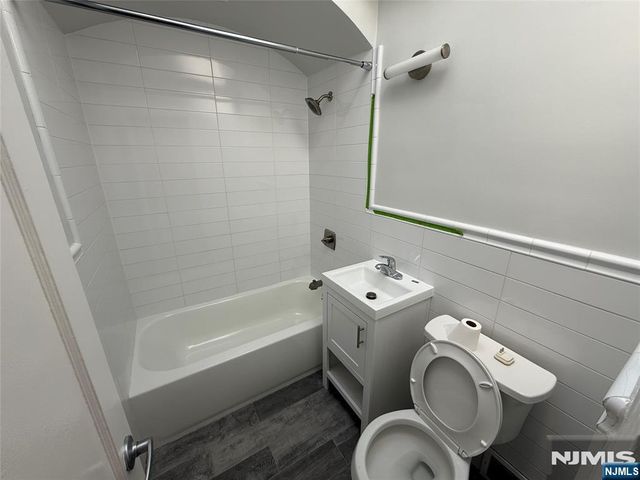 401 Gorge Road, Cliffside Park, NJ 07010
