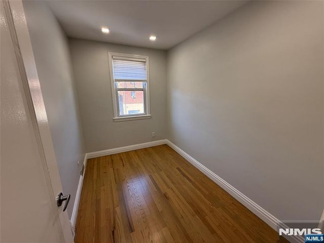 401 Gorge Road, Cliffside Park, NJ 07010