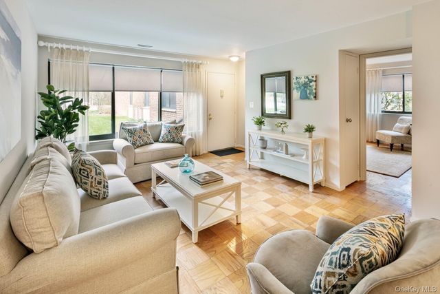 44 Route 25 A 113, Smithtown, NY 11787